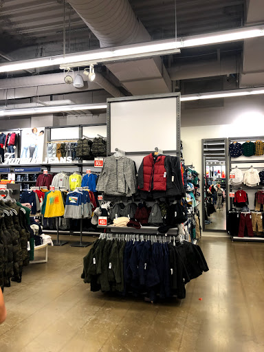 Clothing Store «Old Navy», reviews and photos, 40-24 College Point Blvd, Flushing, NY 11354, USA