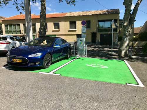 Borne de recharge de véhicules électriques RÉVÉO Charging Station Saint-Hippolyte-du-Fort