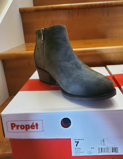 Shoe Store «Shoreline Wide Shoes», reviews and photos, 7621 Lake Ballinger Way, Edmonds, WA 98026, USA