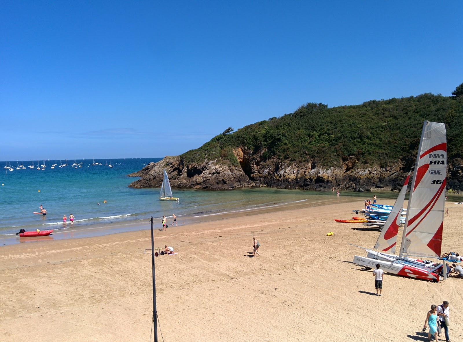 Fotografija Plage de St Lunaire z prostoren zaliv