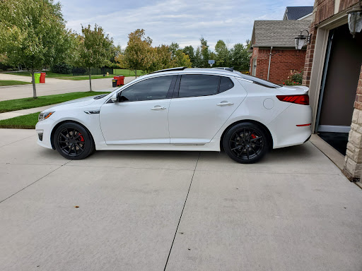 Tire Shop «Discount Tire Store - Sterling Heights, MI», reviews and photos, 8180 Metro Pkwy, Sterling Heights, MI 48312, USA