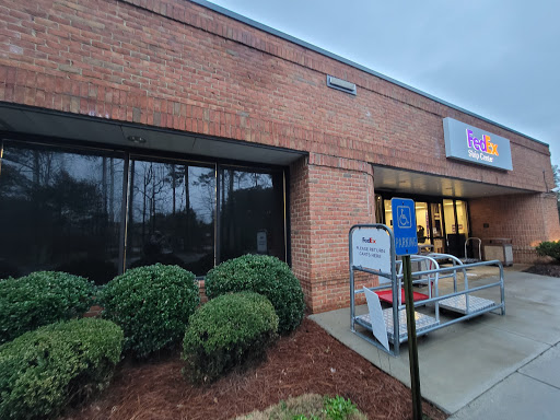 Shipping and Mailing Service «FedEx Ship Center», reviews and photos, 1525 Morrison Pkwy, Alpharetta, GA 30009, USA