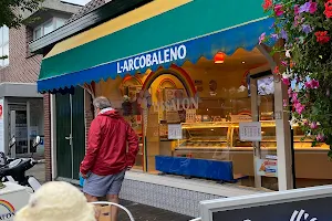 Icecreamshop L' Arcobaleno image