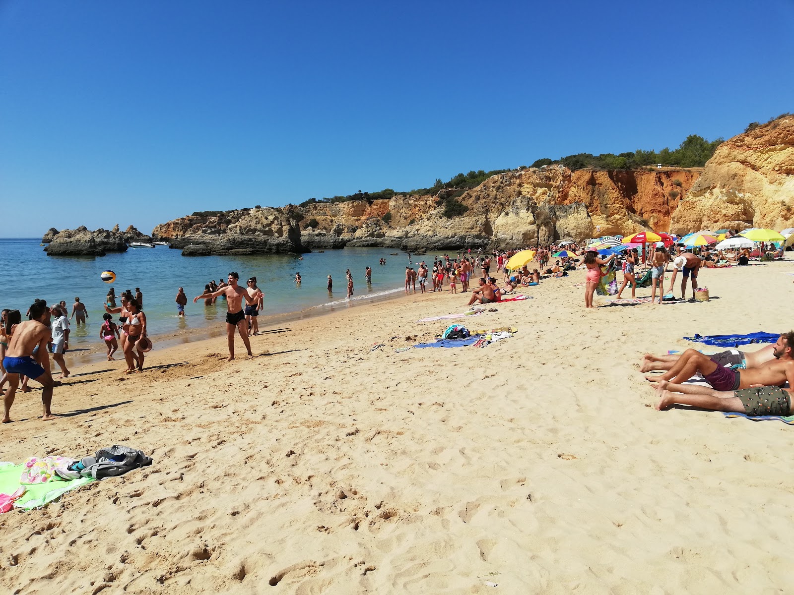 Photo de Praia do Alemao - endroit populaire parmi les connaisseurs de la détente