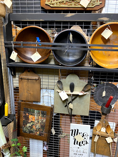 Home Goods Store «Olde Factory», reviews and photos, 139 S Hanover St, Hummelstown, PA 17036, USA