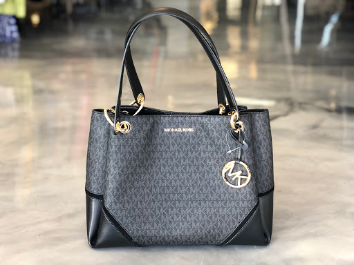 Consignment Shop «SecondHand Savvys», reviews and photos, 210 S Kings Ave, Brandon, FL 33511, USA