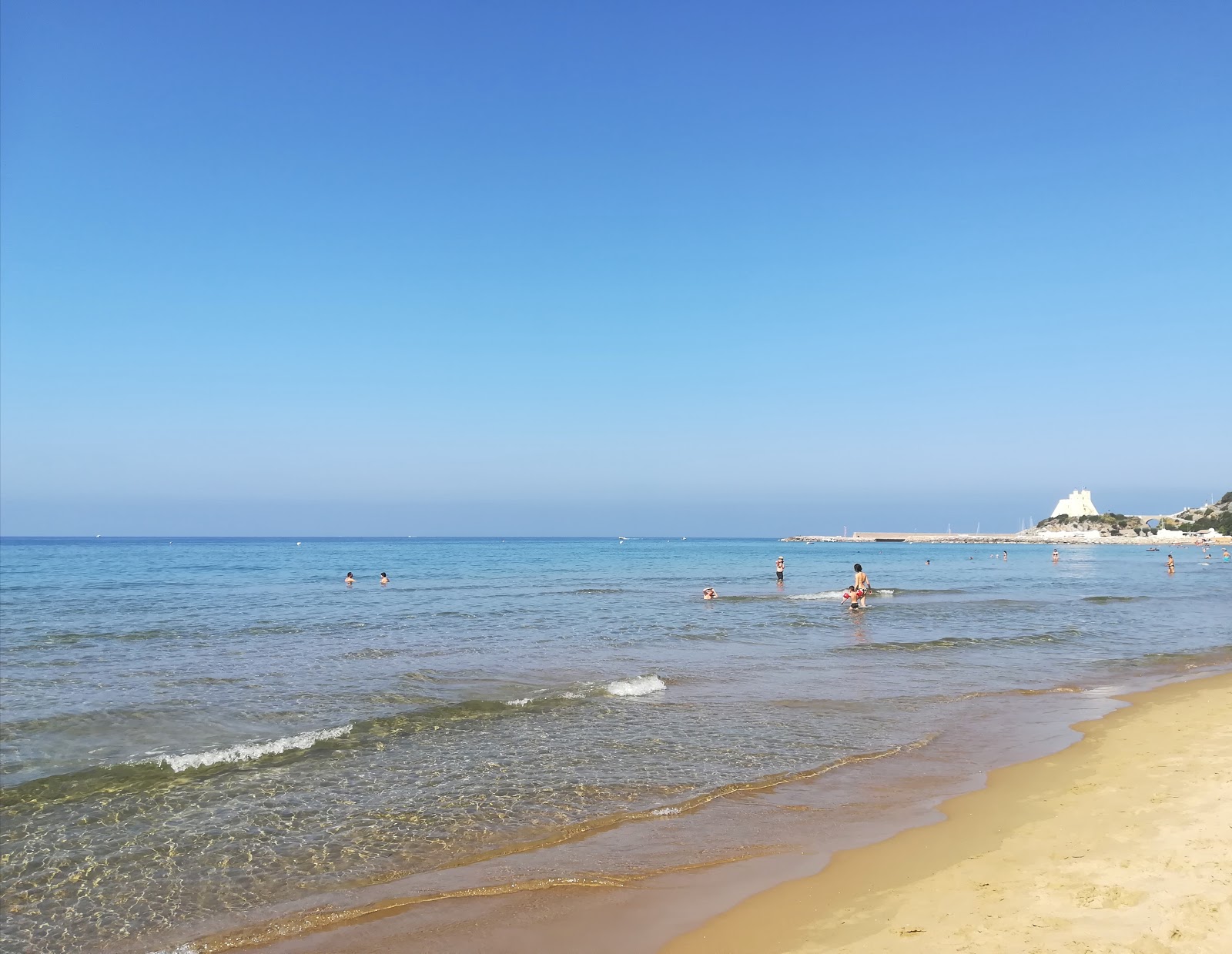Photo de Spiaggia Angolo - endroit populaire parmi les connaisseurs de la détente