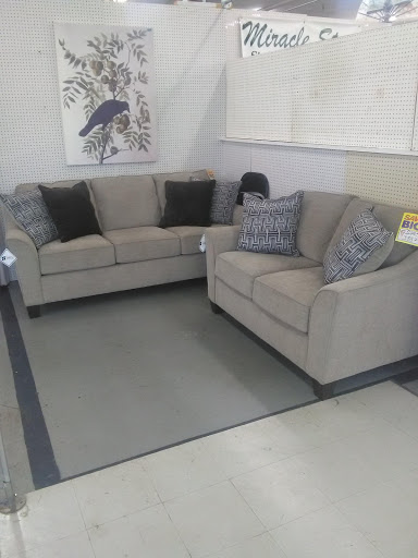 Flea Market «Streetsboro Flea Market - Furniture, Antiques, Collectibles», reviews and photos, 1513 Streetsboro Rd, Streetsboro, OH 44241, USA