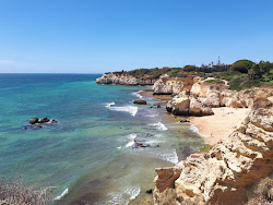 Foto von Praia dos Beijinhos mit viele geräumige buchten