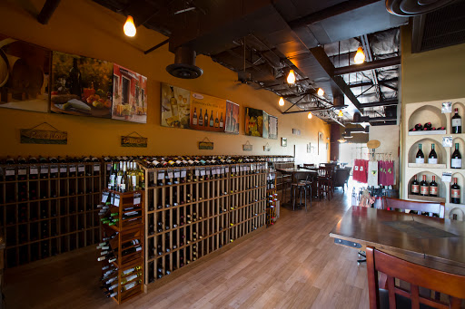 Bar «Grapeables Wine Bar & Lounge», reviews and photos, 12645 N Saguaro Blvd # 9, Fountain Hills, AZ 85268, USA