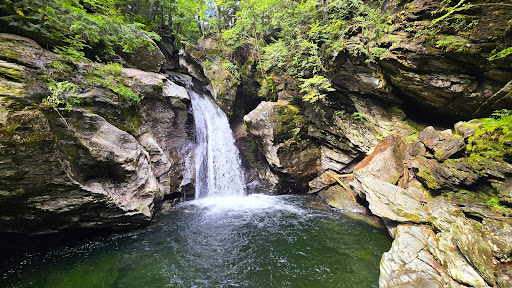 Bingham Falls Parking & Trailhead
