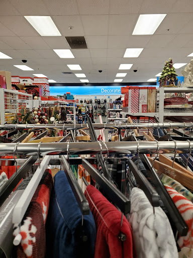 Clothing Store «Ross Dress for Less», reviews and photos, 212 Towne Center Dr, Compton, CA 90220, USA