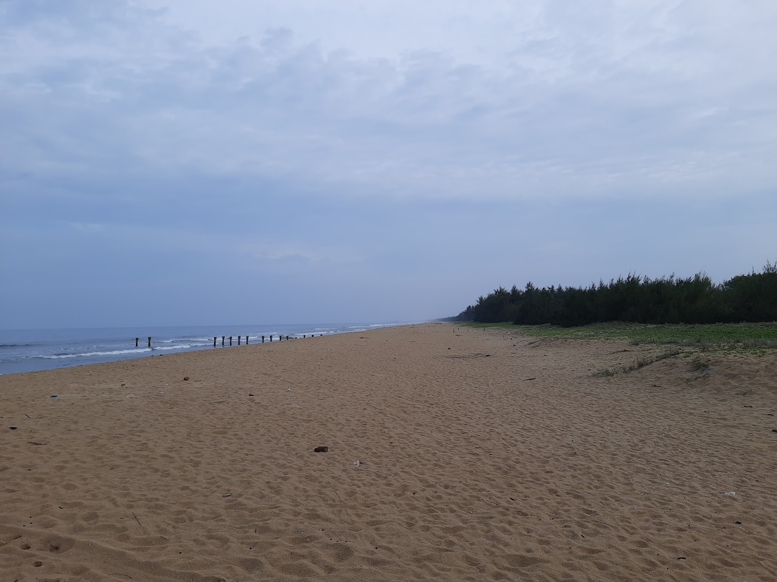Foto van Srinivasa Satram Beach en de nederzetting
