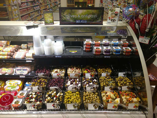 Grocery Store «Strack & Van Til Food Market», reviews and photos, 999 W Old Ridge Rd, Hobart, IN 46342, USA