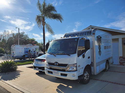 Locksmith «Brucar Locksmith», reviews and photos, 355 E Avenida De Los Arboles, Thousand Oaks, CA 91360, USA