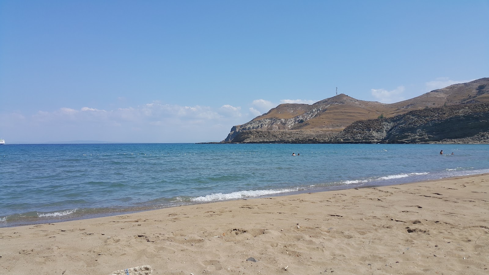 Foto von Kuzu limani beach mit beiger sand Oberfläche