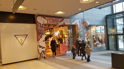Myymälät ostavat palopostit Helsinki