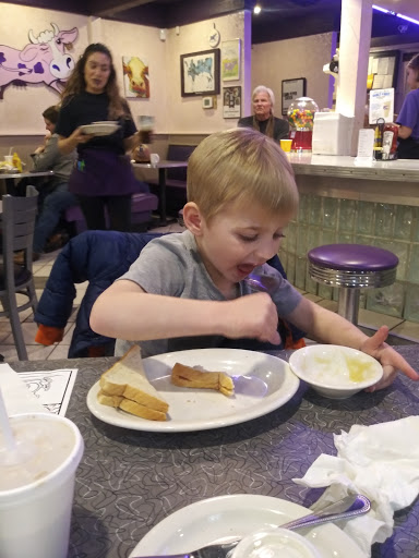 American Restaurant «The Purple Cow Restaurant», reviews and photos, 8026 Cantrell Rd, Little Rock, AR 72227, USA