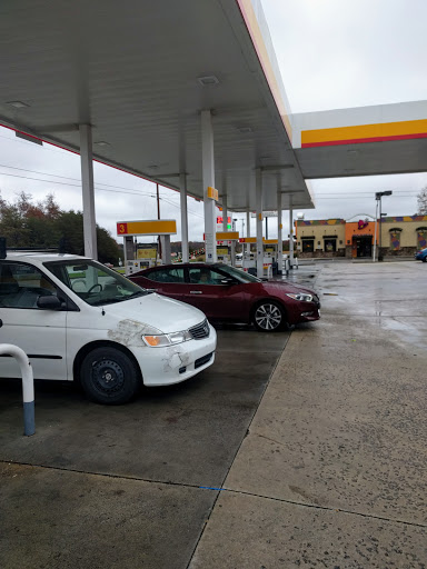 Gas Station «Shell - Mr. Zip», reviews and photos, 209 Peavine Rd, Crossville, TN 38555, USA