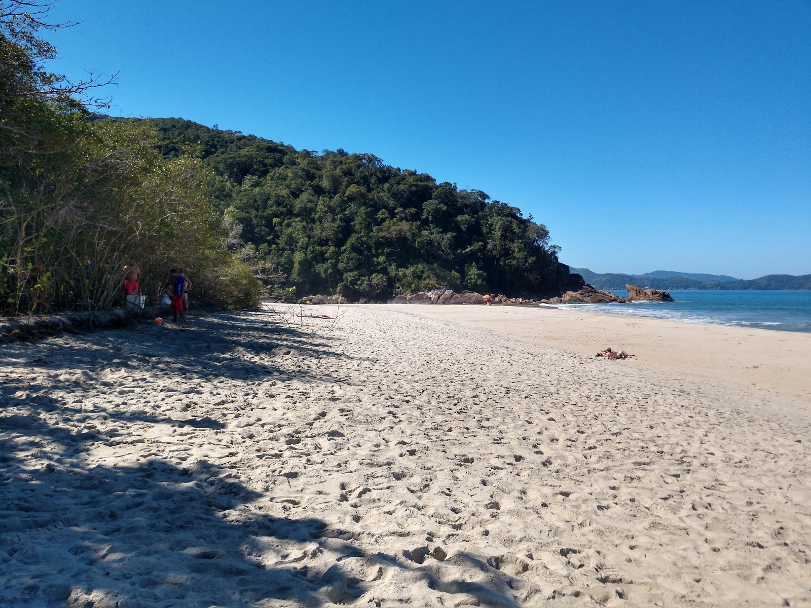 Praia da Puruba的照片 背靠悬崖