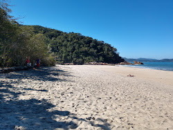 Praia da Puruba'in fotoğrafı uçurumlarla desteklenmiş