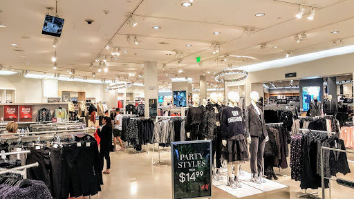 Clothing Store «H&M», reviews and photos, 4200 Conroy Rd, Orlando, FL 32839, USA
