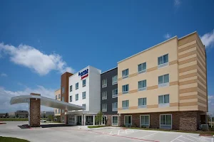 Fairfield Inn & Suites by Marriott Dallas West/I-30 image