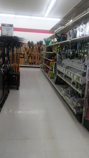 Home Improvement Store «Tractor Supply Co.», reviews and photos, 1715 W Oaklawn Rd a, Pleasanton, TX 78064, USA