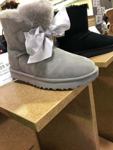 Shoe Store «DSW Designer Shoe Warehouse», reviews and photos, 139 Flatbush Ave, Brooklyn, NY 11217, USA