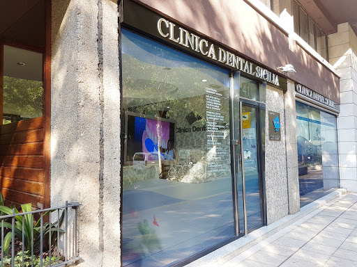 Información y opiniones sobre Clínica Dental Sicilia de Barcelona