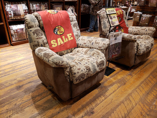 Sporting Goods Store «Bass Pro Shops», reviews and photos, 1935 S Campbell Ave, Springfield, MO 65807, USA