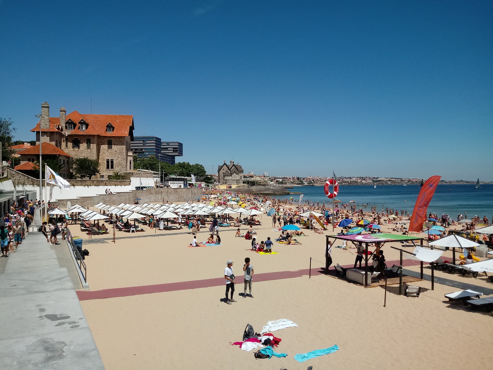 Fotografie cu Praia da Duquesa - locul popular printre cunoscătorii de relaxare
