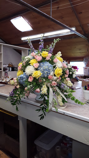 Florist «Foti Flowers At Yuess Gardens», reviews and photos, 406 3rd St, Newburgh, NY 12550, USA
