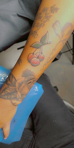 Tattoo Shop «Artistic Theories Tattoo & Gallery», reviews and photos, 247 Genesis Way, North Aurora, IL 60542, USA