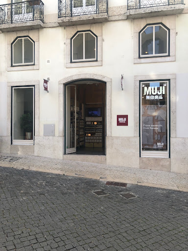 Lojas para a compra de gabardines de homens Lisbon