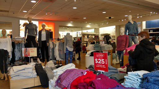 Clothing Store «Gap», reviews and photos, 435 N Harlem Ave, Oak Park, IL 60301, USA