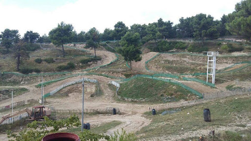 Motors Academy à Pernes-les-Fontaines, Vaucluse