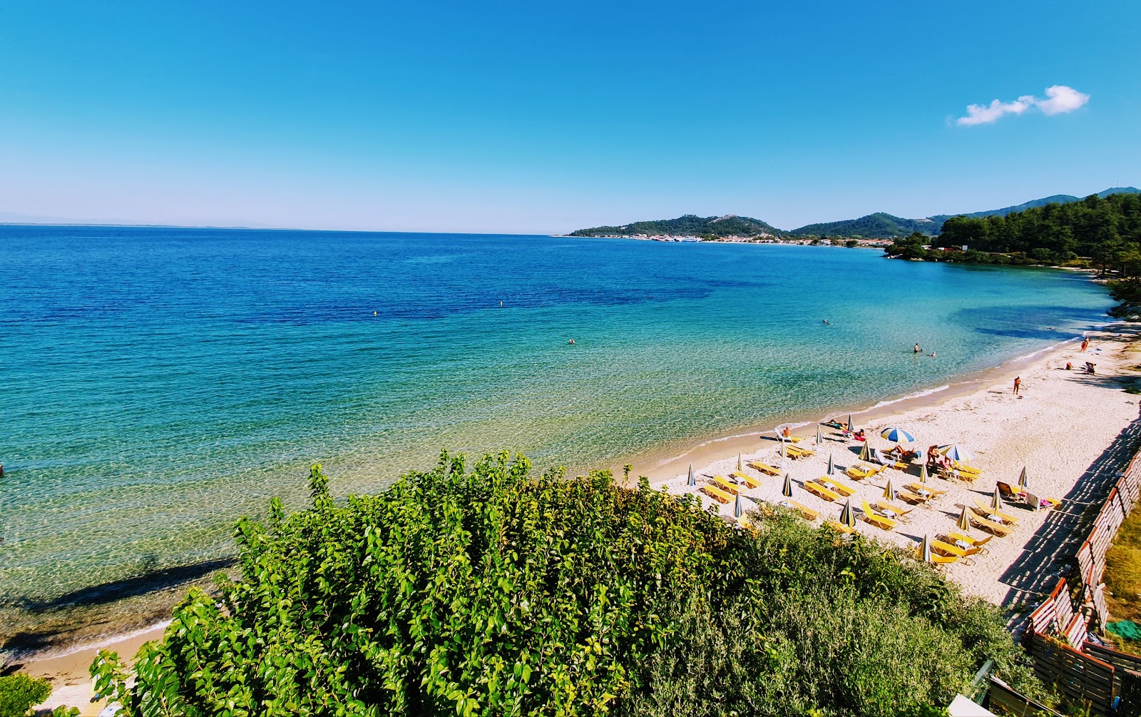 Glyfada beach'in fotoğrafı - rahatlamayı sevenler arasında popüler bir yer