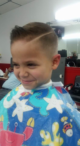 Barber Shop «Bueno Barbershop», reviews and photos, 463 NE 167th St, North Miami Beach, FL 33162, USA