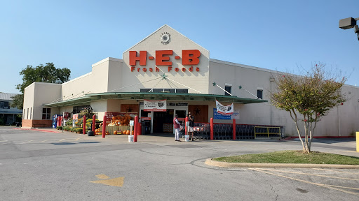 Grocery Store «H-E-B Grocery», reviews and photos, 320 E Pierce St, Luling, TX 78648, USA