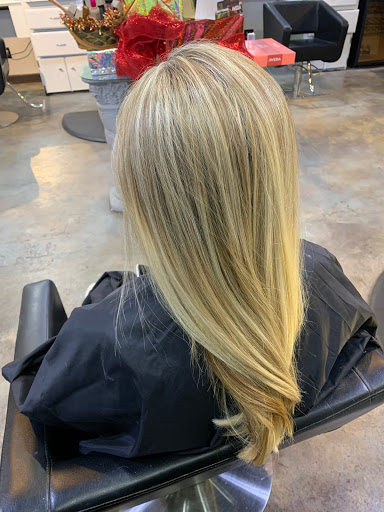 Beauty Salon «Hello Gorgeous Salon & Spa», reviews and photos, 712 Highlander Point Dr, Floyds Knobs, IN 47119, USA
