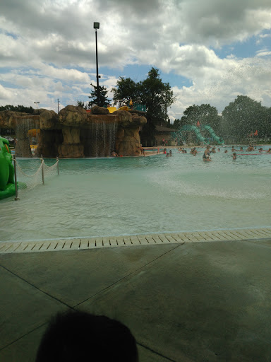 Public Swimming Pool «Water Works Family Aquatic Center», reviews and photos, 2025 Munroe Falls Ave, Cuyahoga Falls, OH 44221, USA