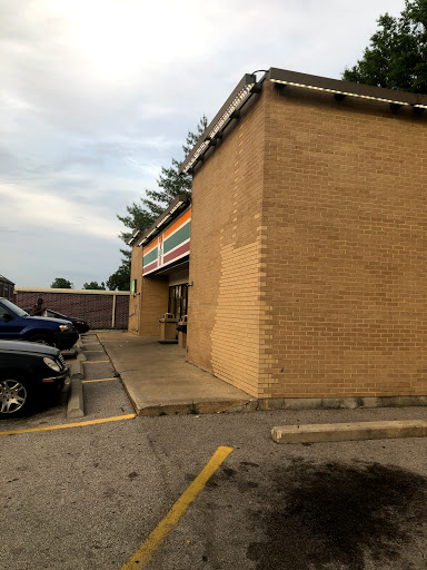 Convenience Store «7-Eleven», reviews and photos, 900 Shackelford Rd, Florissant, MO 63031, USA