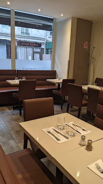 Atmosphère du Restaurant français Le Jumeyrah Halal Paris - n°4