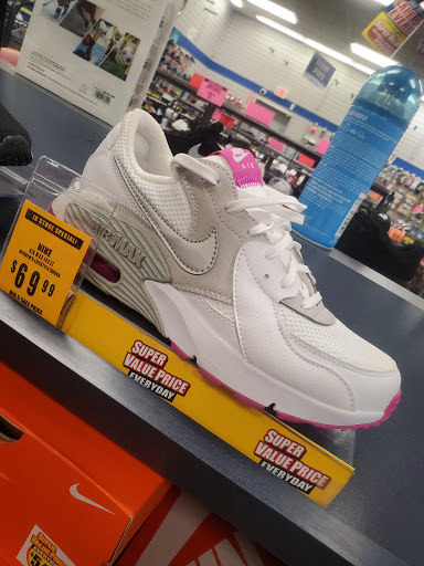 Sporting Goods Store «Big 5 Sporting Goods - Coalinga», reviews and photos, 159 W Polk St #205, Coalinga, CA 93210, USA