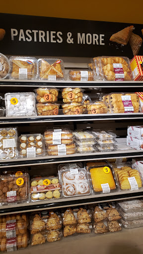 Grocery Store «Super Stop & Shop», reviews and photos, 600 Kinderkamack Rd, Emerson, NJ 07630, USA