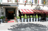 Extérieur du Restaurant servant le petit-déjeuner Hôtel Napoléon à Paris - n°11