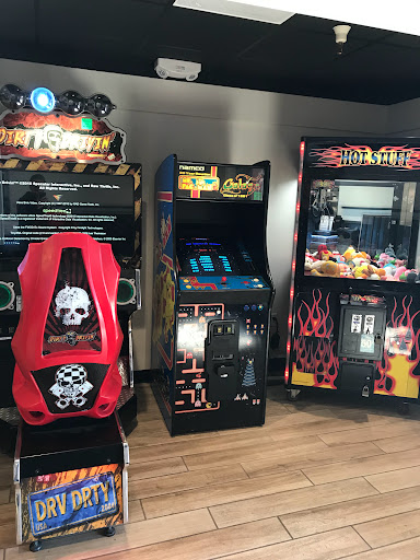 Pizza Restaurant «Round Table Pizza», reviews and photos, 815 1st St, Gilroy, CA 95020, USA