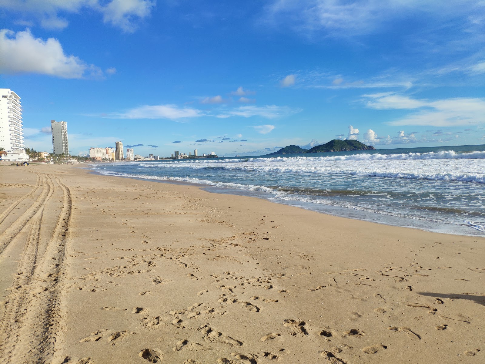 Foto av Mazatlán Stranden med lång rak strand