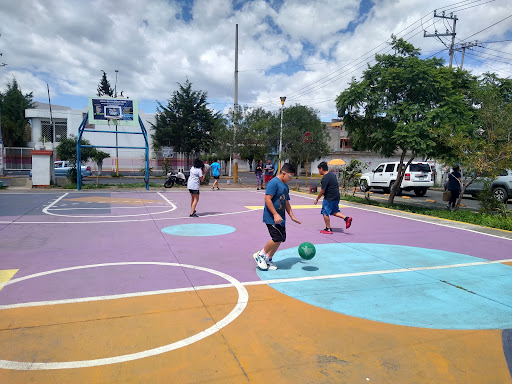 Canchas de fútbol y básquetball Av. 12 y Av. Kennedy